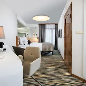 Hotel Leonardo Boutique Center ****